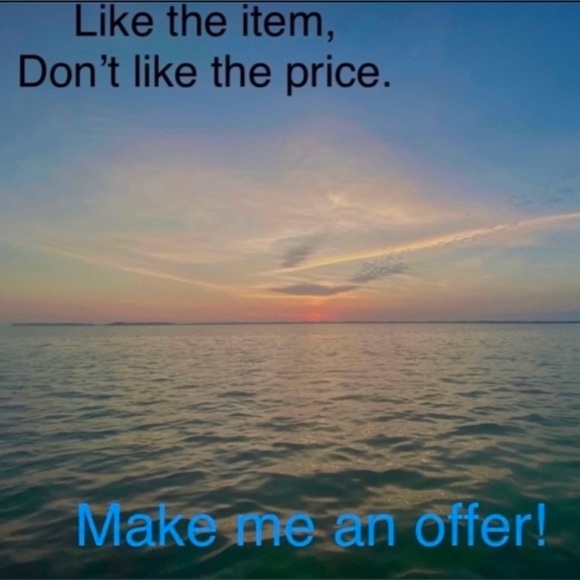 Pretty beige cold shoulder top. Medium - Picture 7 of 8